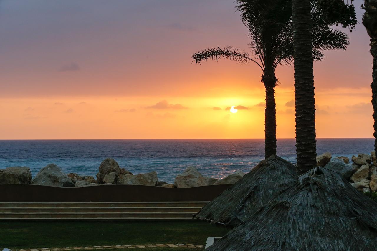 Four Seasons Halat Hotel 3*